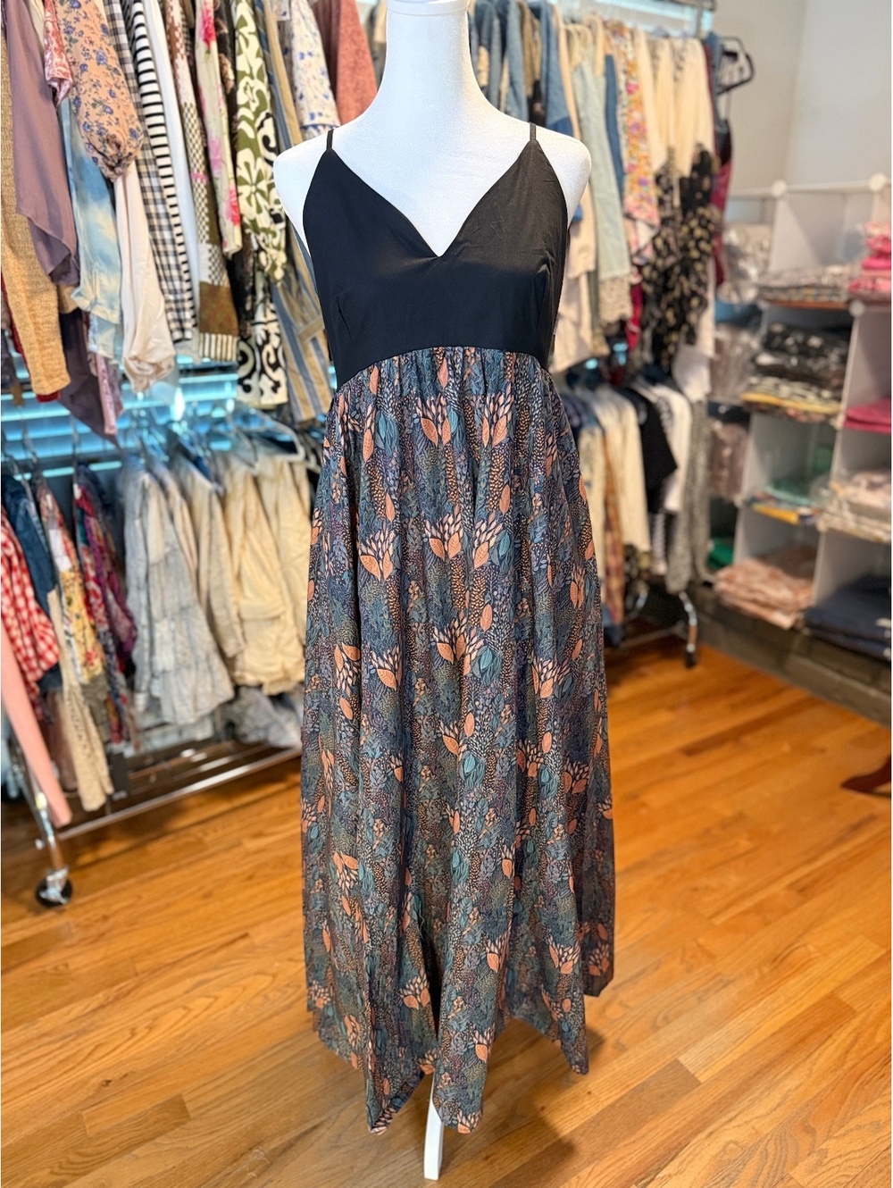 MEET ME IN SANTORINI Autumn Canopy Foral Maxi Dress Black NTW Medium